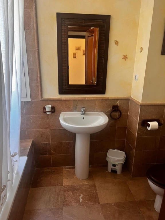 6 bedroom Villa for sale in Chiclana de la Frontera with garage - € 350,000 (Ref: 9615509)