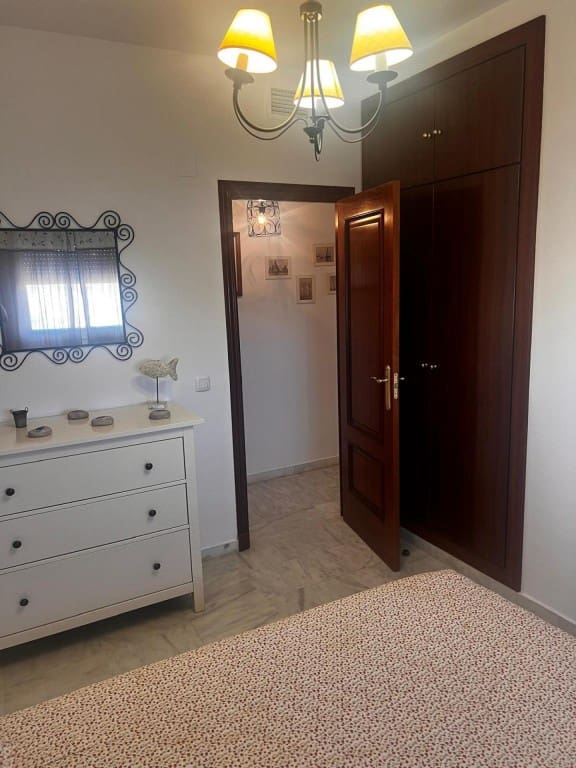 6 bedroom Villa for sale in Chiclana de la Frontera with garage - € 350,000 (Ref: 9615509)