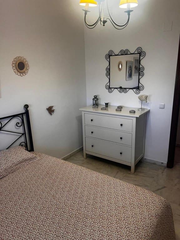 6 bedroom Villa for sale in Chiclana de la Frontera with garage - € 350,000 (Ref: 9615509)