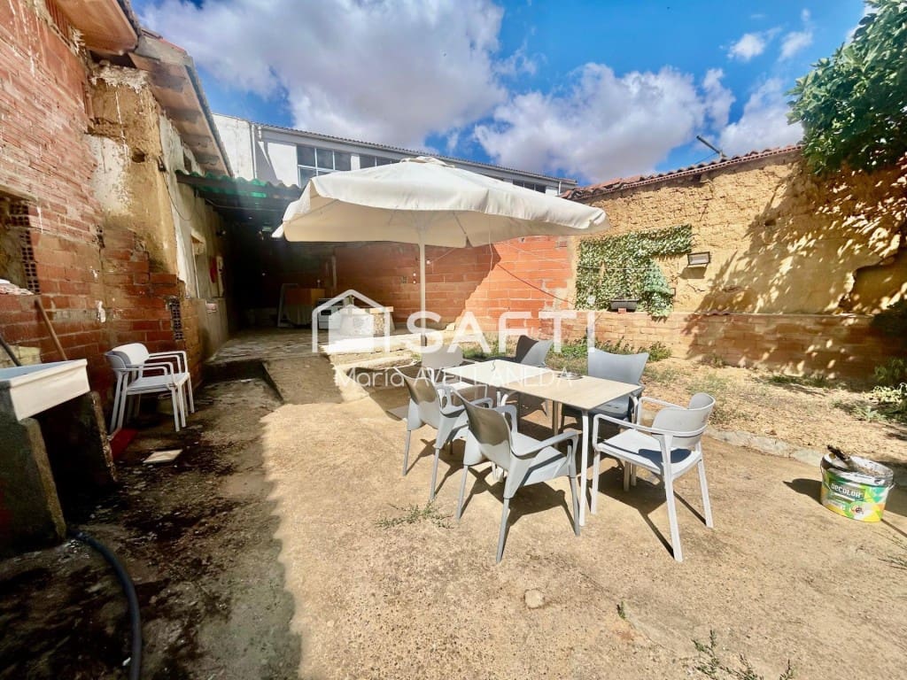 3 sovrum Villa till salu i Santa Cristina de Valmadrigal med garage - 45 000 € (Ref: 9615513)