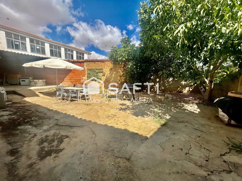 3 sovrum Villa till salu i Santa Cristina de Valmadrigal med garage - 45 000 € (Ref: 9615513)