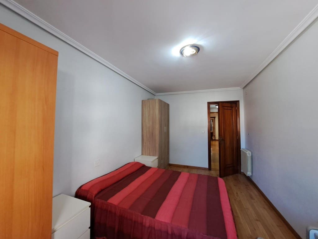 Apartamento de 4 habitaciones en Ponferrada en venta - 123.000 € (Ref: 9615515)