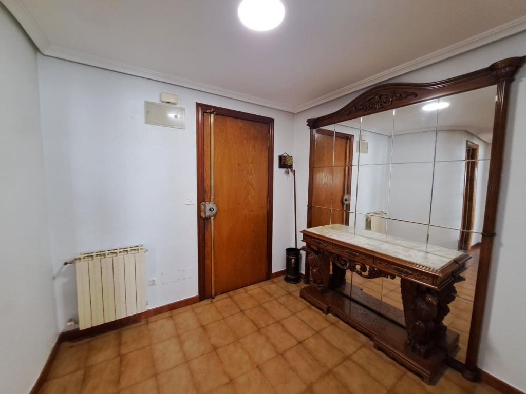 Apartamento de 4 habitaciones en Ponferrada en venta - 123.000 € (Ref: 9615515)