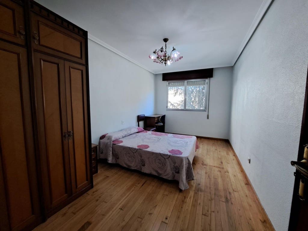 Apartamento de 4 habitaciones en Ponferrada en venta - 123.000 € (Ref: 9615515)