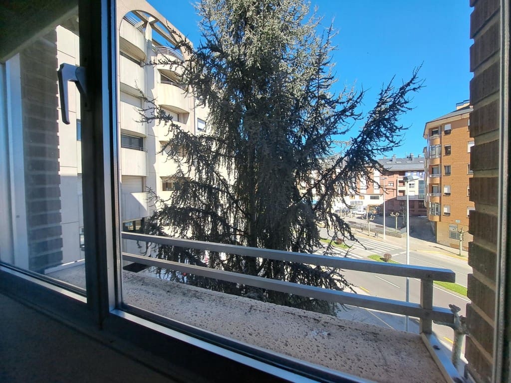 Apartamento de 4 habitaciones en Ponferrada en venta - 123.000 € (Ref: 9615515)
