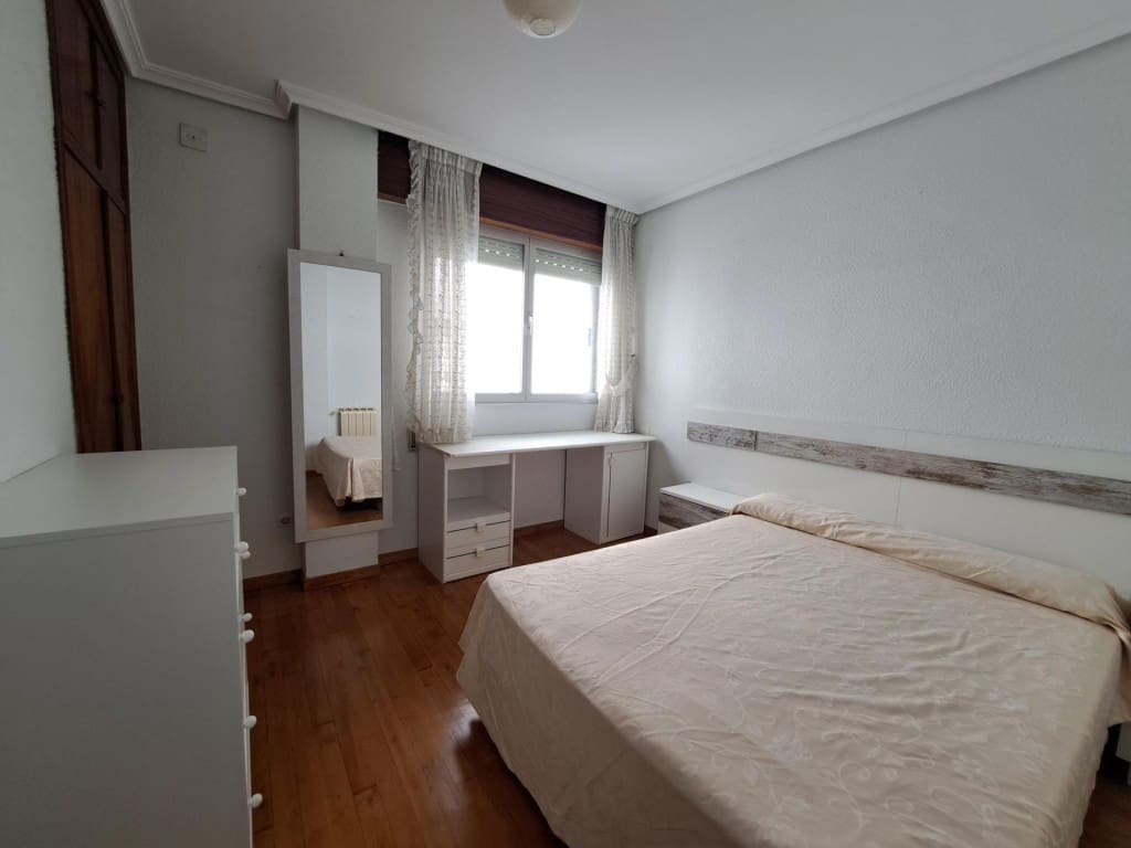 Apartamento de 4 habitaciones en Ponferrada en venta - 123.000 € (Ref: 9615515)