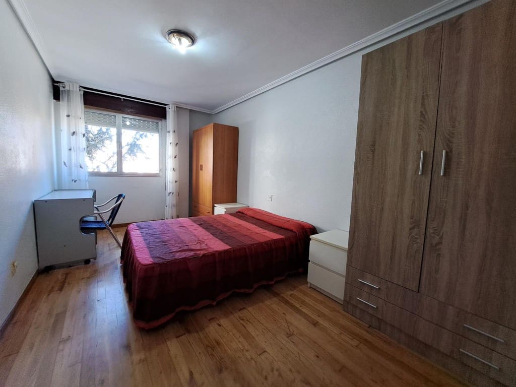 Apartamento de 4 habitaciones en Ponferrada en venta - 123.000 € (Ref: 9615515)