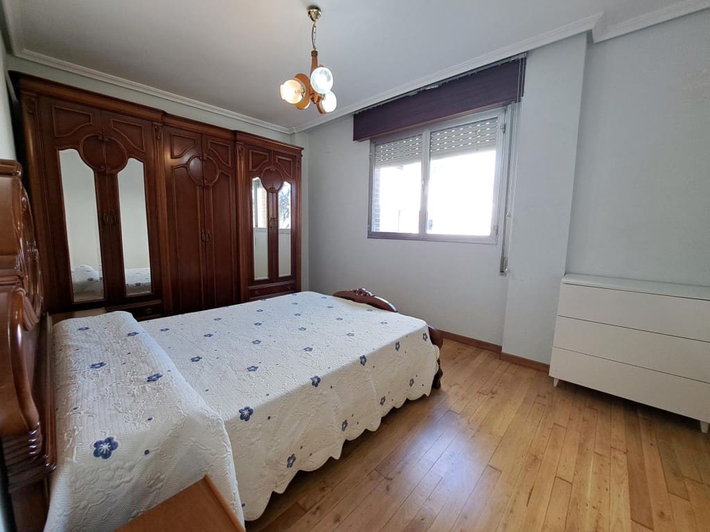 Apartamento de 4 habitaciones en Ponferrada en venta - 123.000 € (Ref: 9615515)