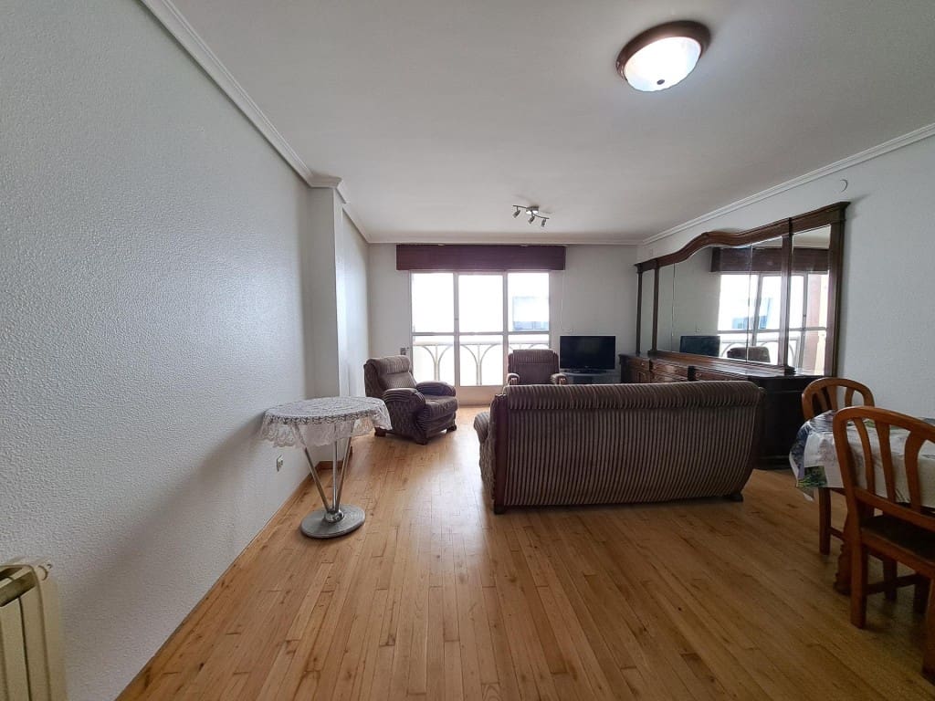 Apartamento de 4 habitaciones en Ponferrada en venta - 123.000 € (Ref: 9615515)