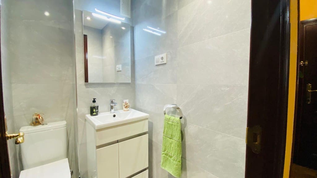 4 bedroom Apartment for sale in Oviedo with garage - € 362,700 (Ref: 9615519)