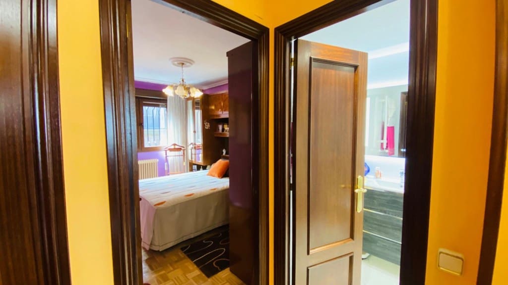 4 bedroom Apartment for sale in Oviedo with garage - € 362,700 (Ref: 9615519)