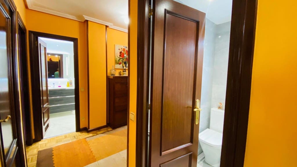 4 bedroom Apartment for sale in Oviedo with garage - € 362,700 (Ref: 9615519)