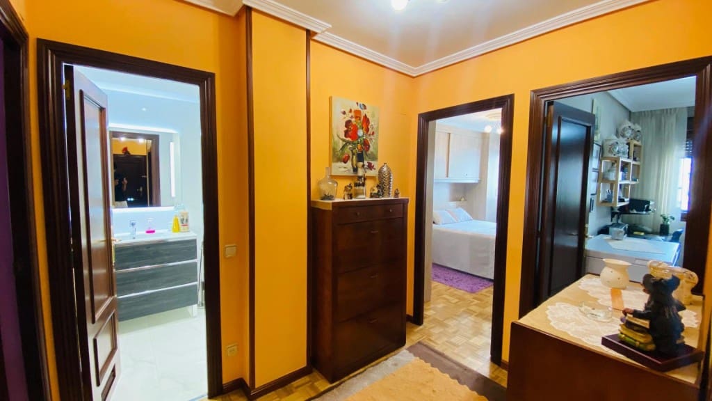 4 bedroom Apartment for sale in Oviedo with garage - € 362,700 (Ref: 9615519)