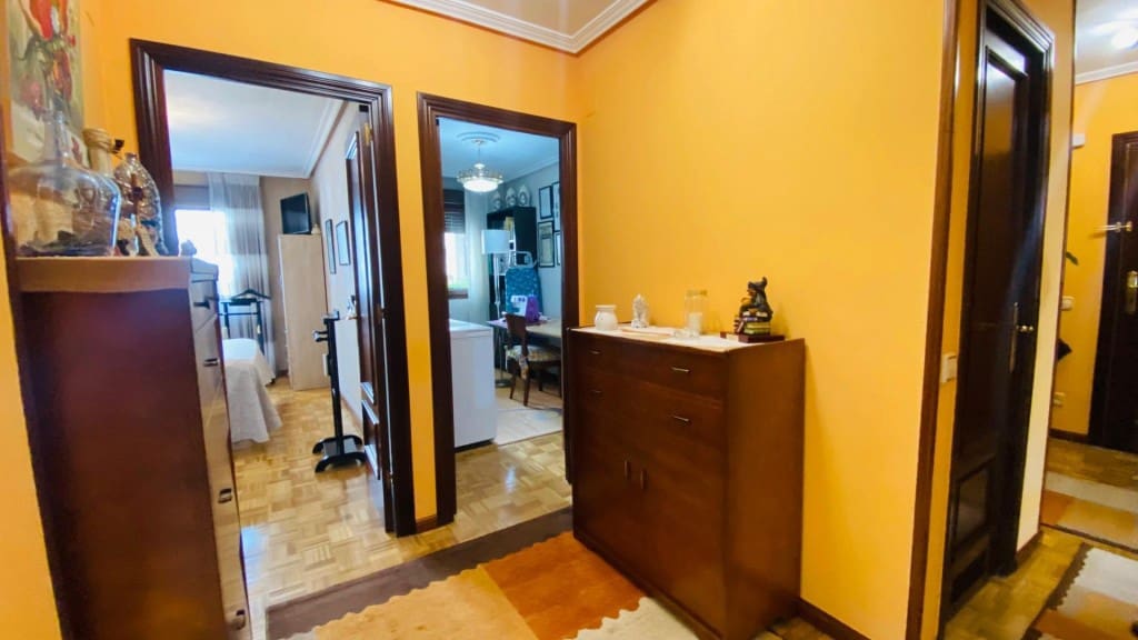 4 bedroom Apartment for sale in Oviedo with garage - € 362,700 (Ref: 9615519)