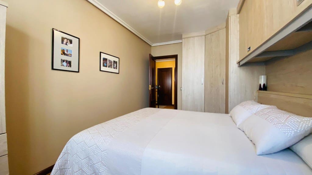 4 bedroom Apartment for sale in Oviedo with garage - € 362,700 (Ref: 9615519)