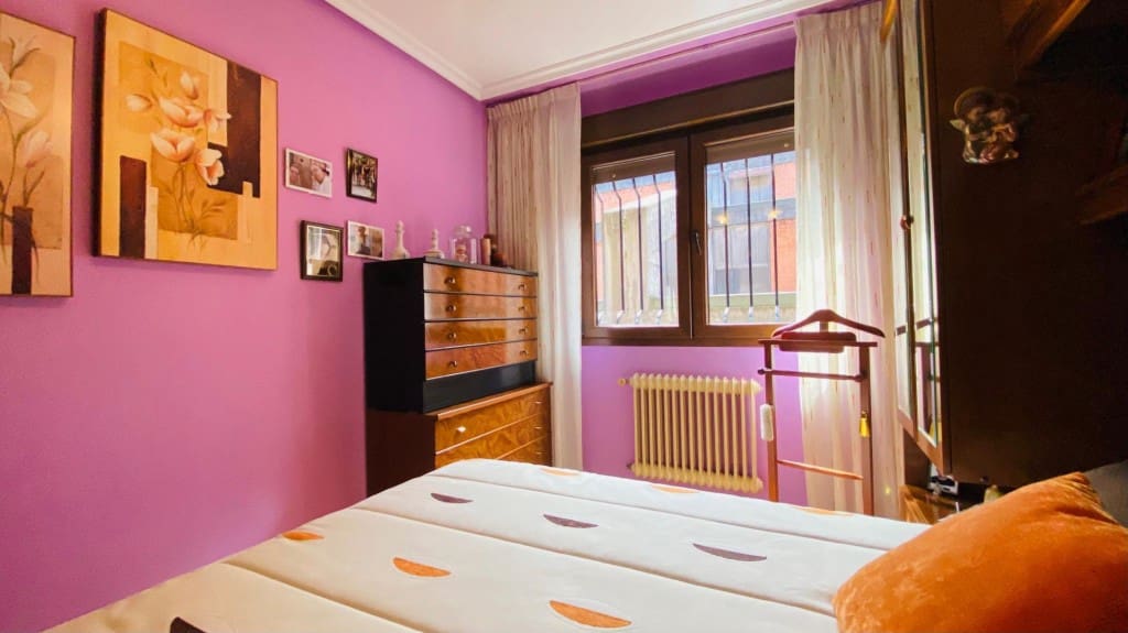 4 bedroom Apartment for sale in Oviedo with garage - € 362,700 (Ref: 9615519)