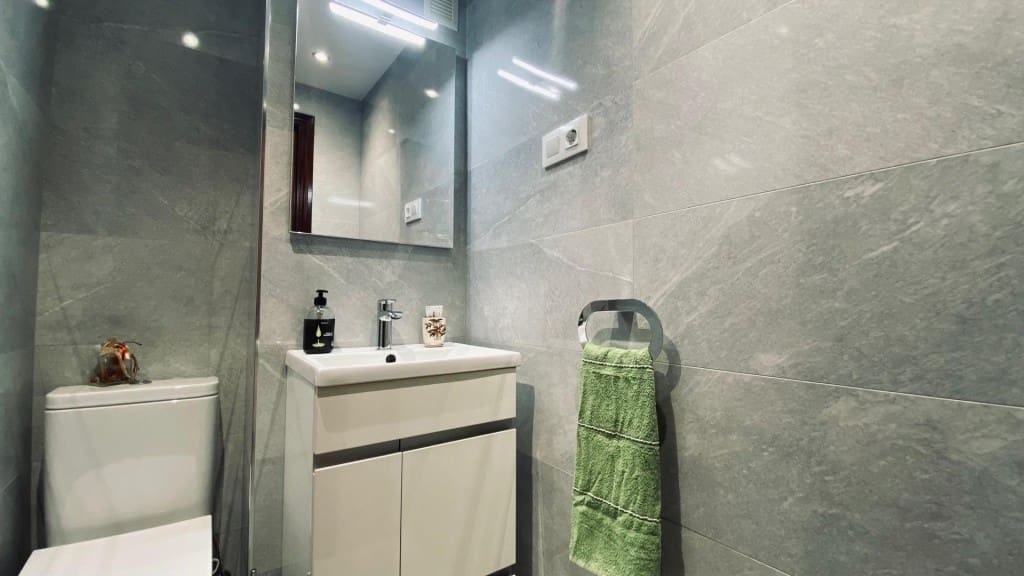 4 bedroom Apartment for sale in Oviedo with garage - € 362,700 (Ref: 9615519)