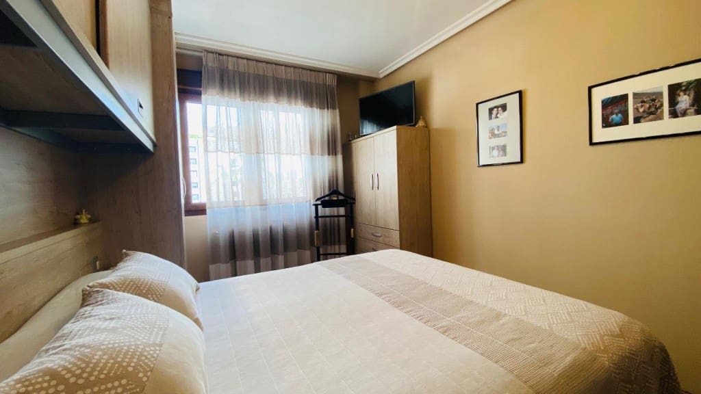 4 bedroom Apartment for sale in Oviedo with garage - € 362,700 (Ref: 9615519)