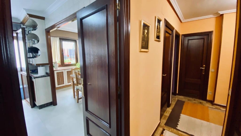4 bedroom Apartment for sale in Oviedo with garage - € 362,700 (Ref: 9615519)