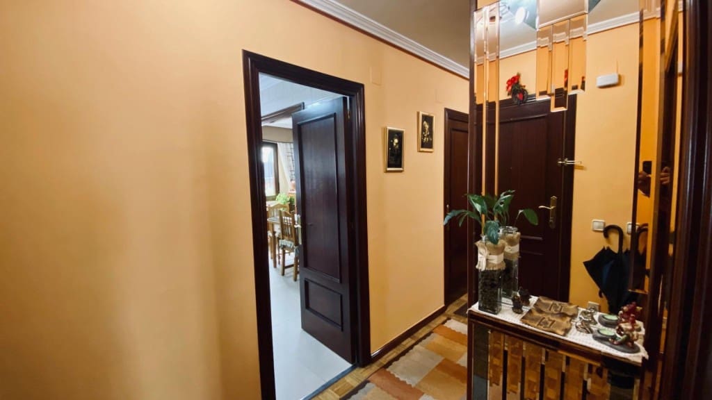 4 bedroom Apartment for sale in Oviedo with garage - € 362,700 (Ref: 9615519)