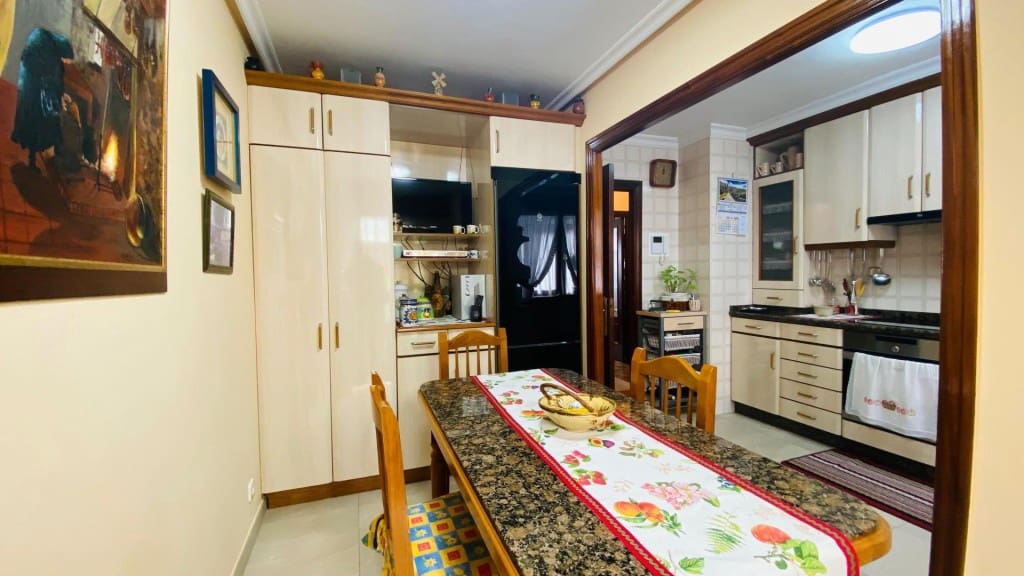 4 bedroom Apartment for sale in Oviedo with garage - € 362,700 (Ref: 9615519)