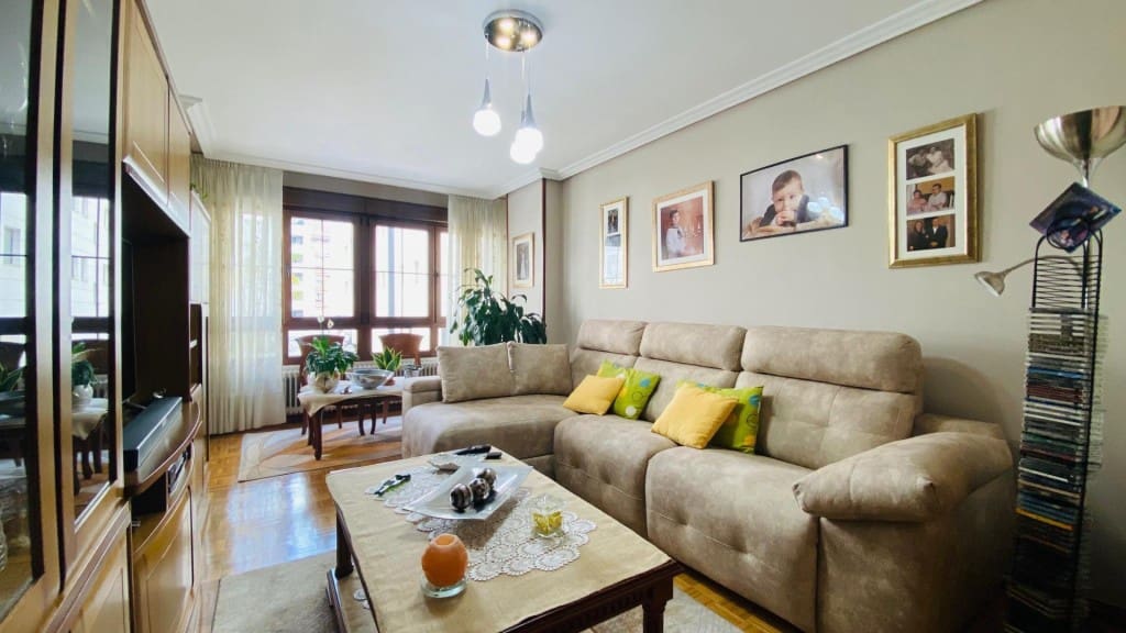 4 bedroom Apartment for sale in Oviedo with garage - € 362,700 (Ref: 9615519)