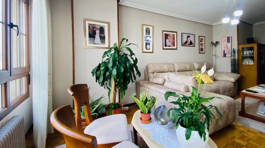 4 bedroom Apartment for sale in Oviedo with garage - € 362,700 (Ref: 9615519)