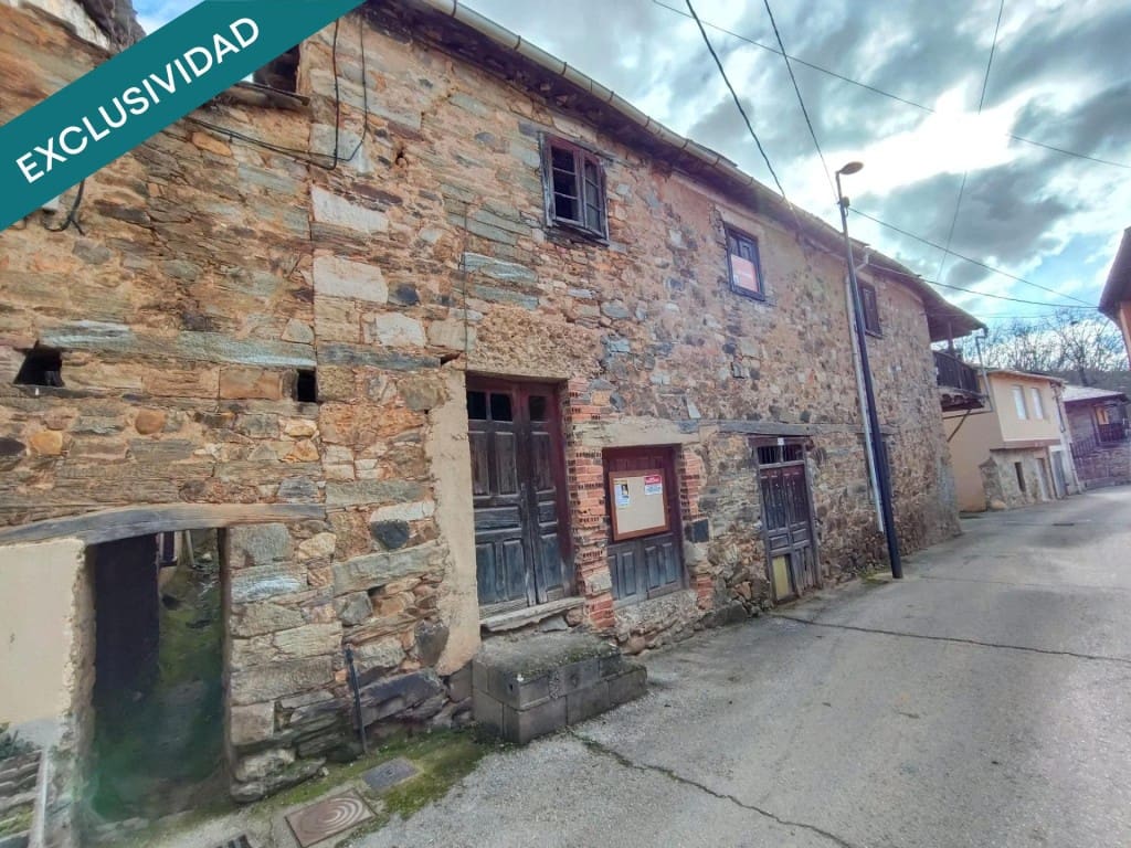 8 bedroom Finca/Country House for sale in Carracedelo - € 55,000 (Ref: 9615520)