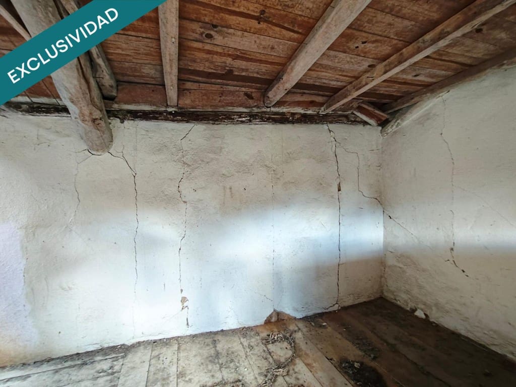 8 bedroom Finca/Country House for sale in Carracedelo - € 55,000 (Ref: 9615520)