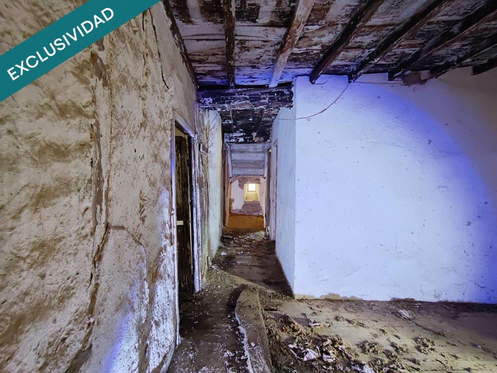 8 bedroom Finca/Country House for sale in Carracedelo - € 55,000 (Ref: 9615520)