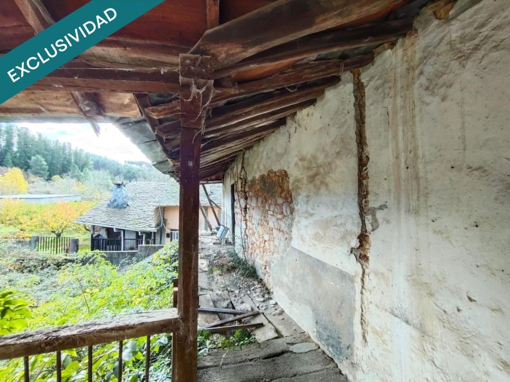 8 bedroom Finca/Country House for sale in Carracedelo - € 55,000 (Ref: 9615520)