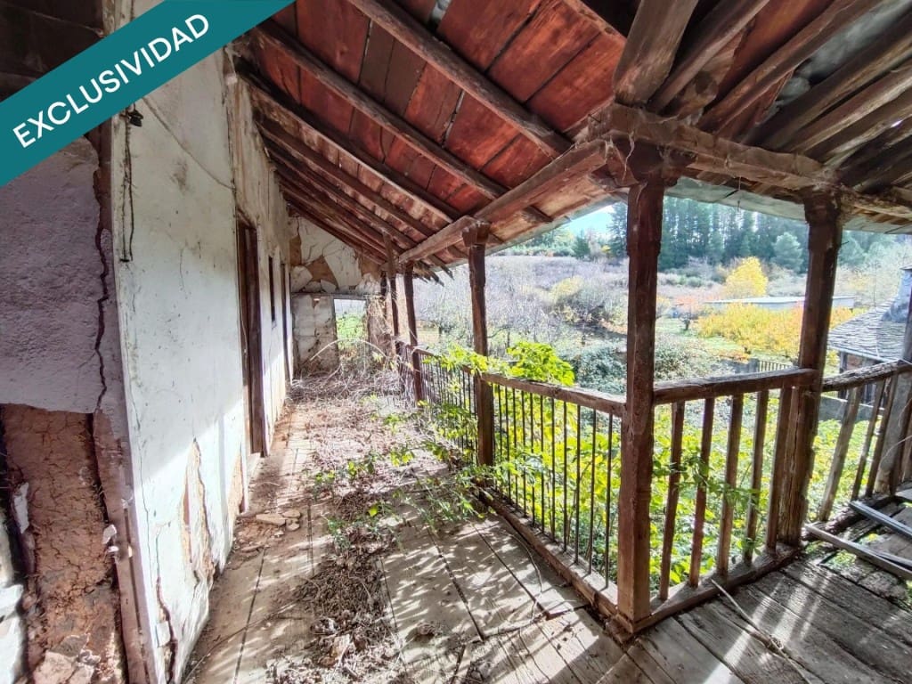 8 bedroom Finca/Country House for sale in Carracedelo - € 55,000 (Ref: 9615520)