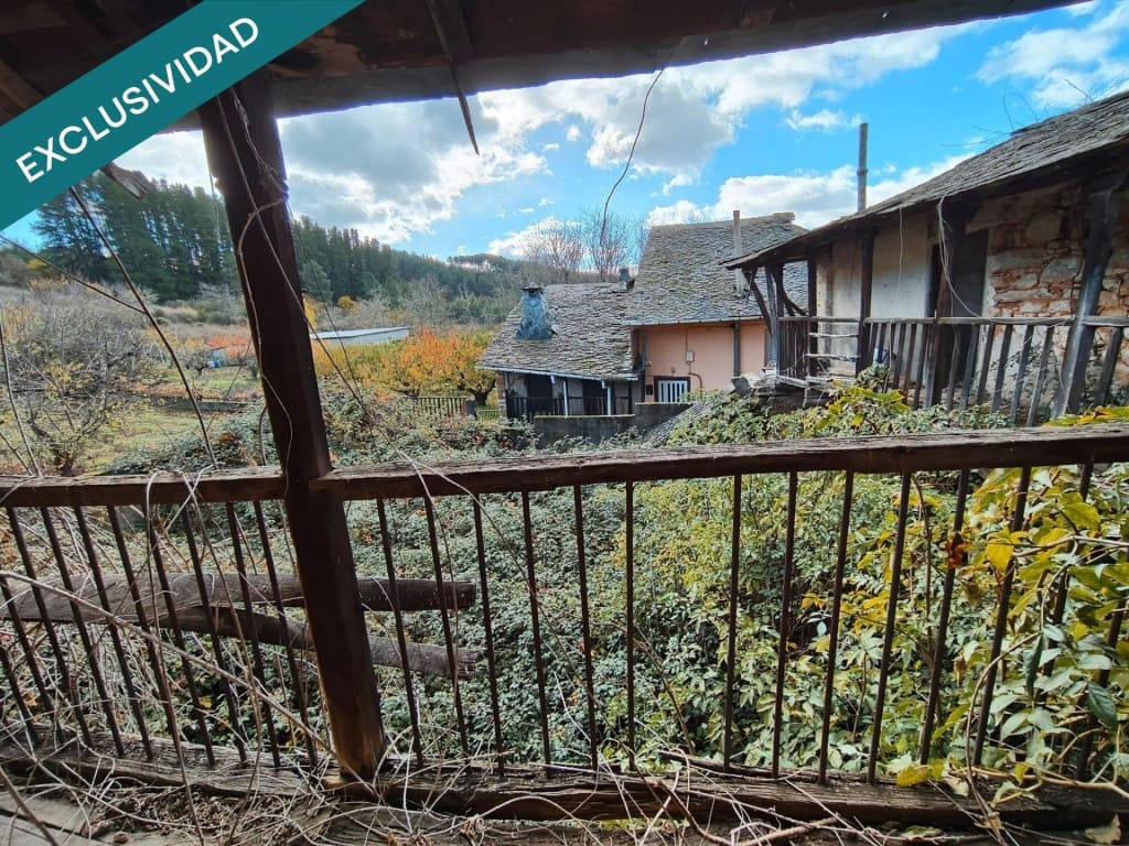 8 bedroom Finca/Country House for sale in Carracedelo - € 55,000 (Ref: 9615520)