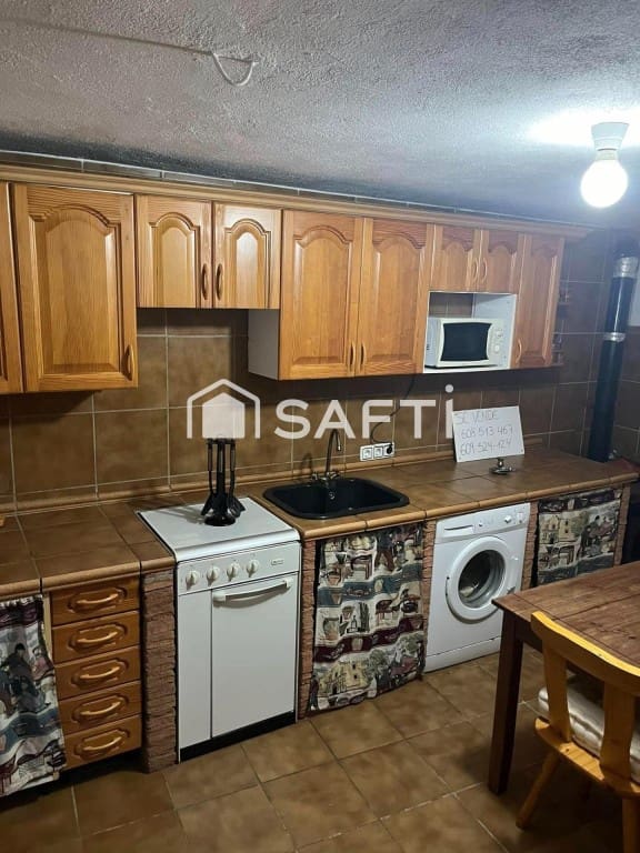 6 bedroom Villa for sale in Pinofranqueado - € 84,900 (Ref: 9615529)