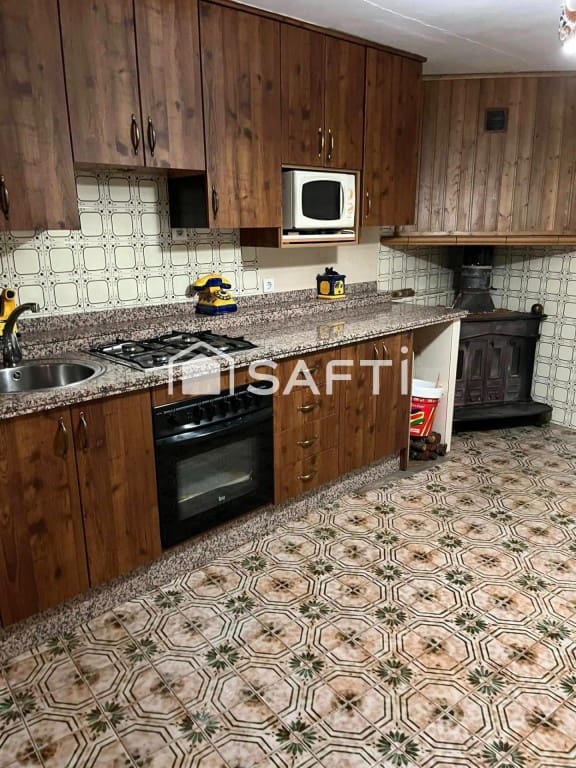 6 bedroom Villa for sale in Pinofranqueado - € 84,900 (Ref: 9615529)