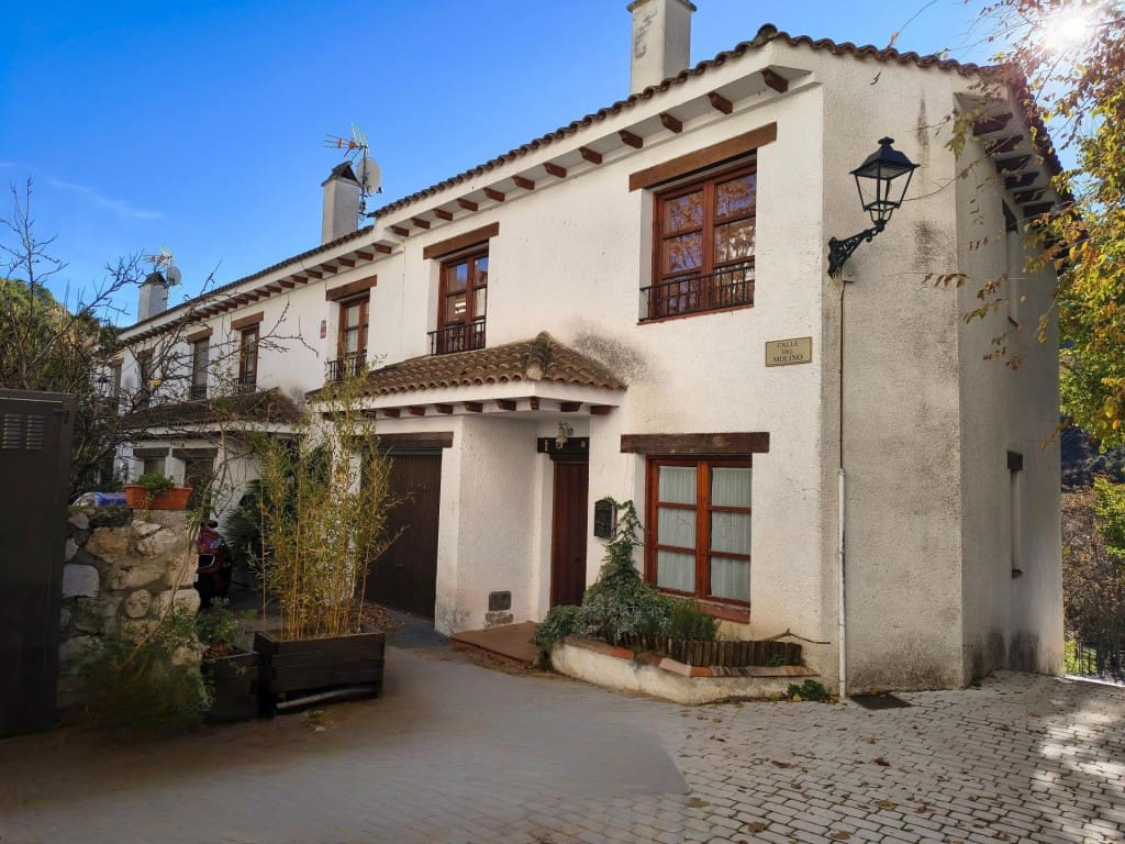 3 sovrum Radhus till salu i Olmeda de las Fuentes med garage - 340 000 € (Ref: 9619282)