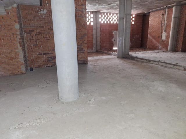 Commercial for sale in Yecla - € 189,000 (Ref: 9619285)