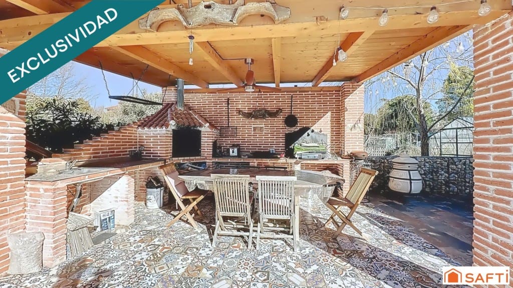 5 sovrum Villa till salu i El Casar med pool - 567 000 € (Ref: 9619292)