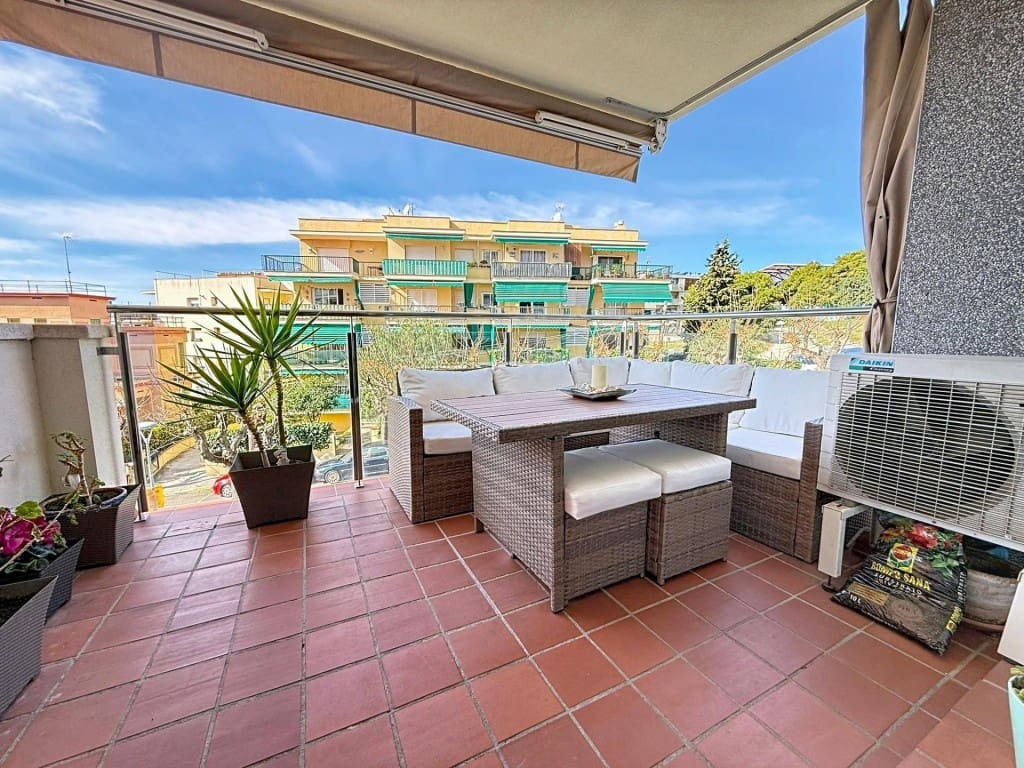 3 makuuhuone Huoneisto myytävänä paikassa Sitges mukana uima-altaan - 499 000 € (Ref: 9619296)