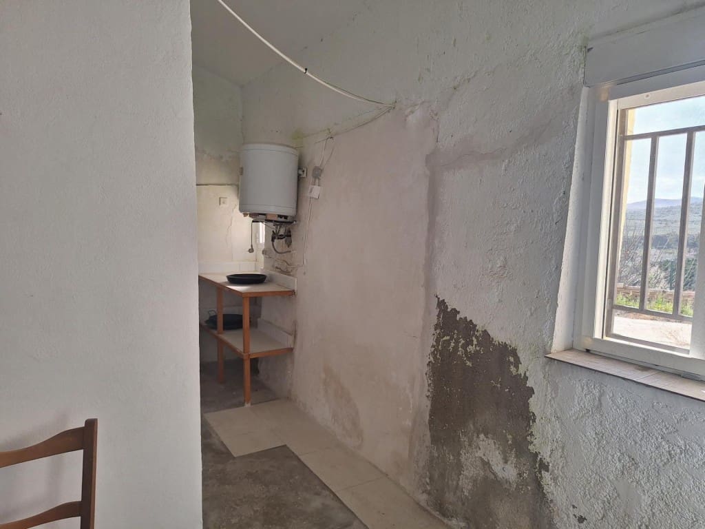 8 bedroom Finca/Country House for sale in Sorbas - € 70,000 (Ref: 9619301)