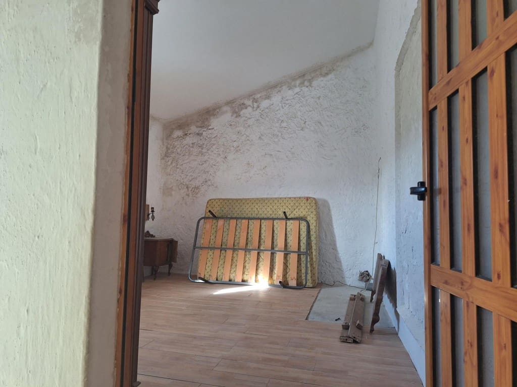 8 bedroom Finca/Country House for sale in Sorbas - € 70,000 (Ref: 9619301)