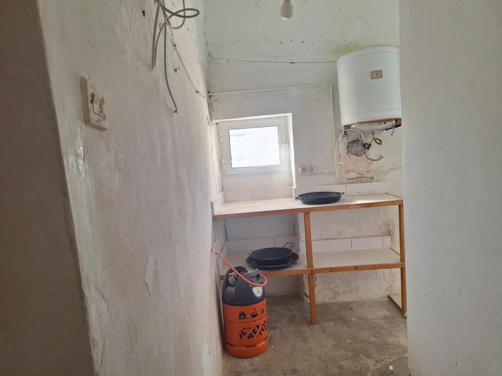 8 bedroom Finca/Country House for sale in Sorbas - € 70,000 (Ref: 9619301)