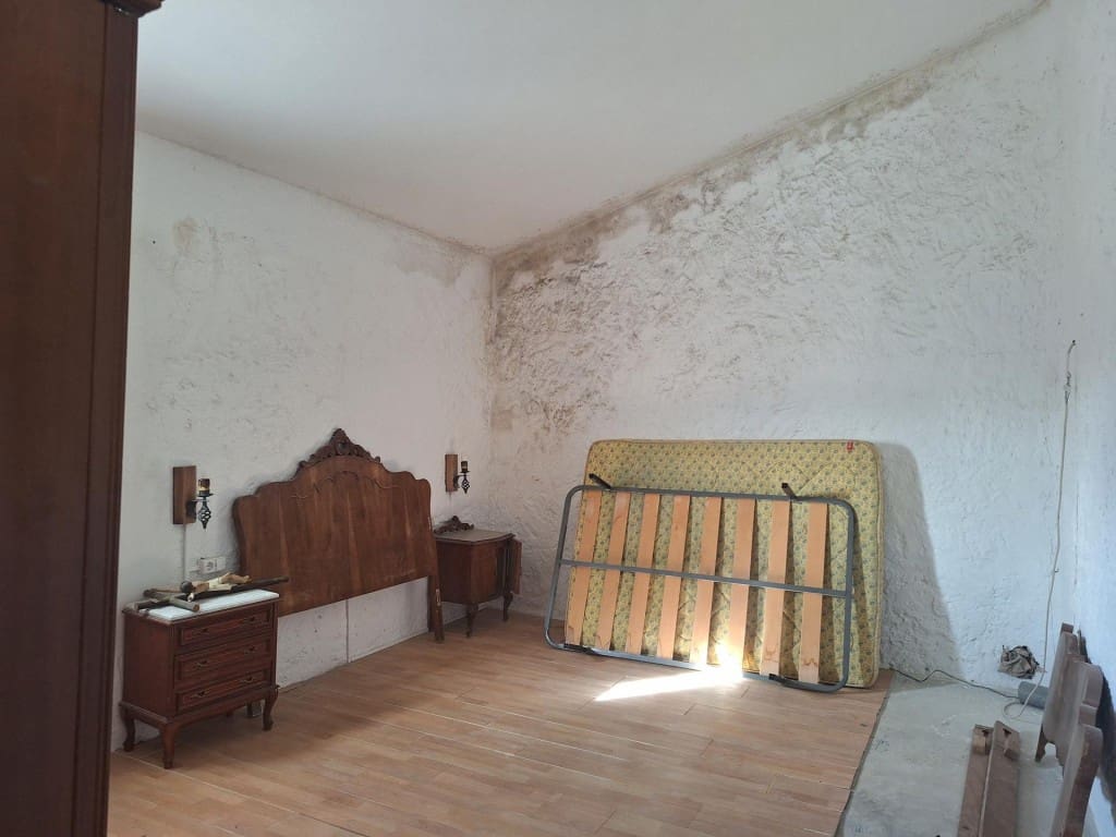 8 bedroom Finca/Country House for sale in Sorbas - € 70,000 (Ref: 9619301)