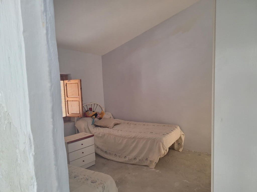 8 bedroom Finca/Country House for sale in Sorbas - € 70,000 (Ref: 9619301)