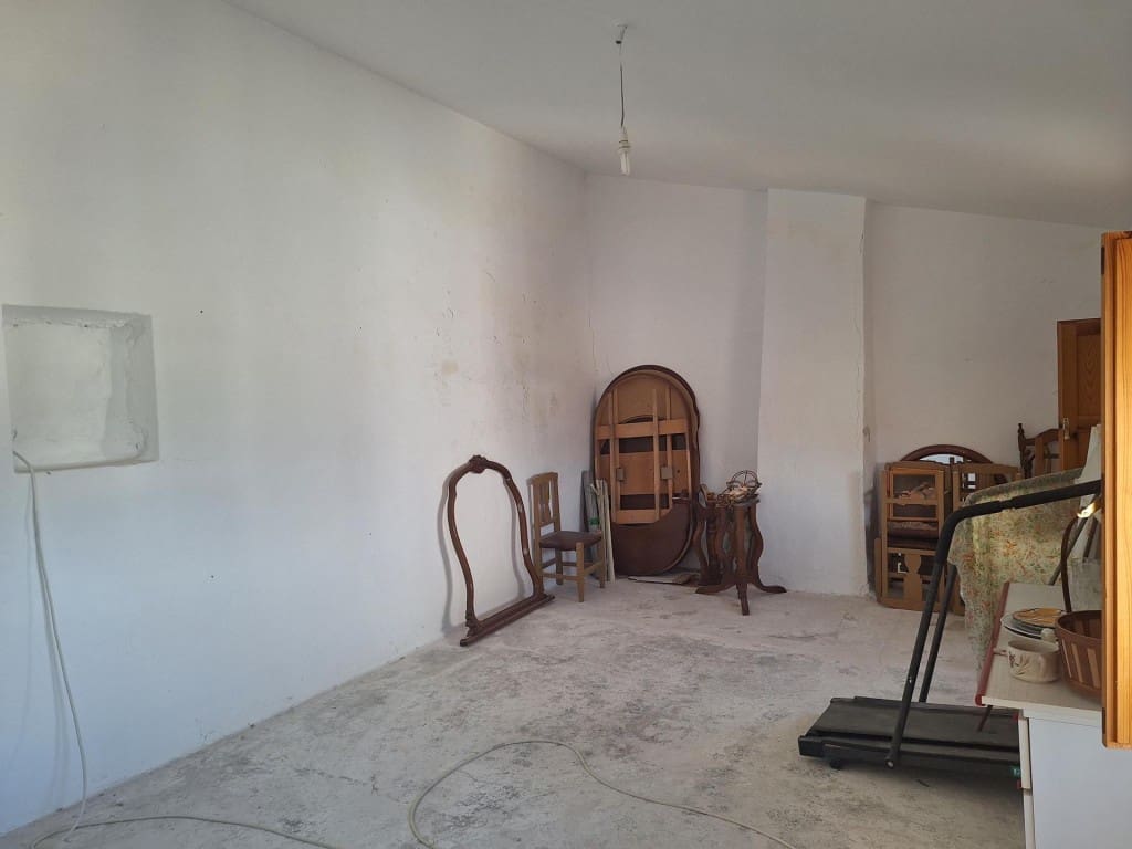 8 bedroom Finca/Country House for sale in Sorbas - € 70,000 (Ref: 9619301)