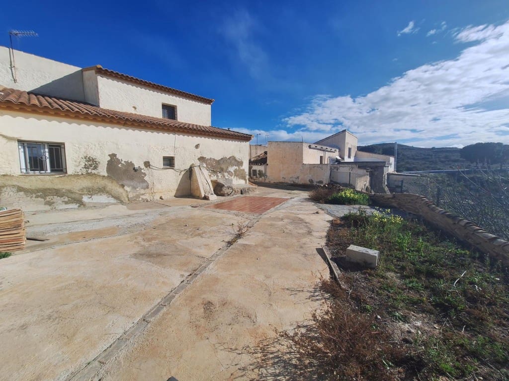 8 bedroom Finca/Country House for sale in Sorbas - € 70,000 (Ref: 9619301)