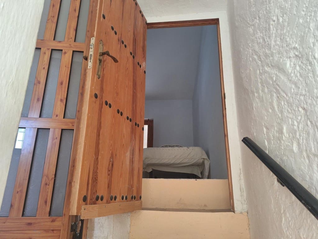 8 bedroom Finca/Country House for sale in Sorbas - € 70,000 (Ref: 9619301)