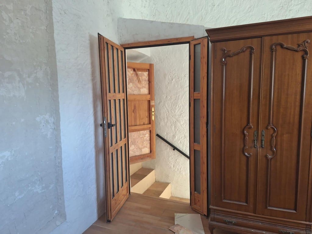 8 bedroom Finca/Country House for sale in Sorbas - € 70,000 (Ref: 9619301)