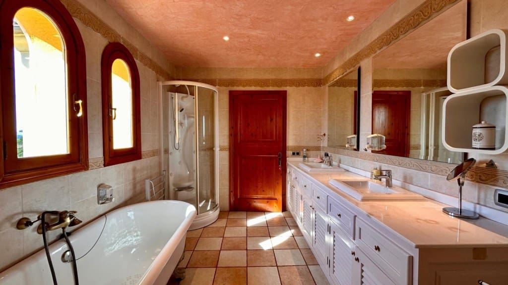 5 bedroom Finca/Country House for sale in Manacor with pool - € 2,300,000 (Ref: 9619305)