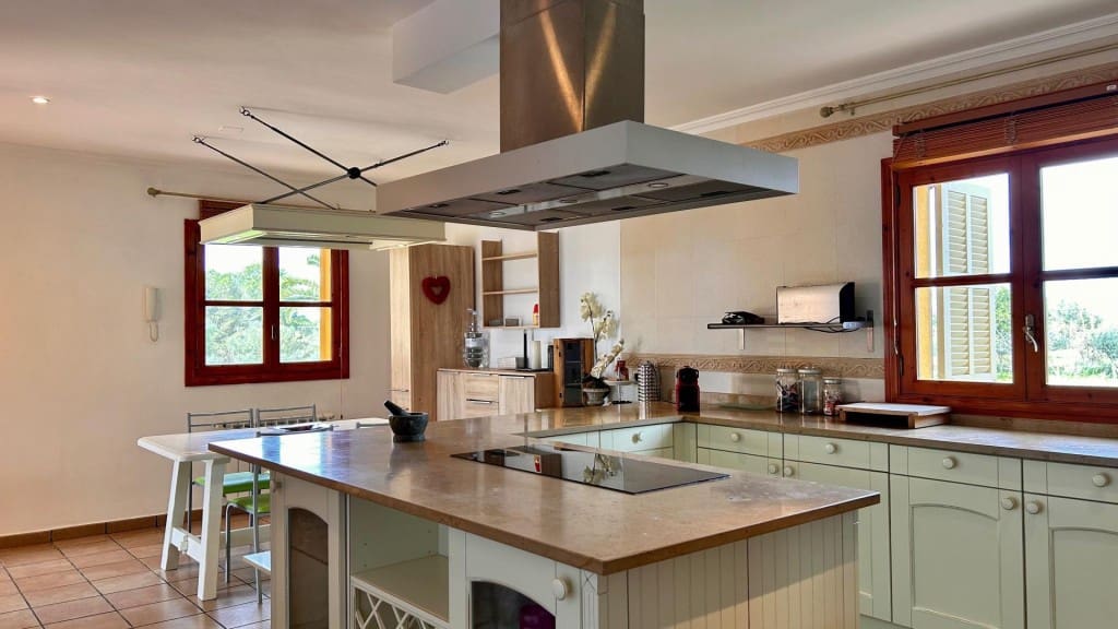 5 bedroom Finca/Country House for sale in Manacor with pool - € 2,300,000 (Ref: 9619305)